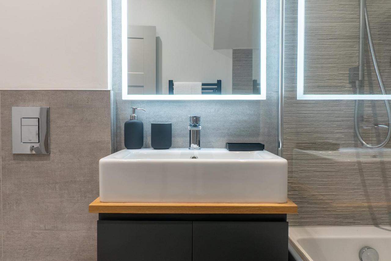 Spring Mount Huge Luxury Full Apartment- Harrogate Centre-Two Extremely Comfy Kingsize Bedrooms-Fully Equipped Modern Kitchen-Cosy Living Room With Huge Tv Luaran gambar