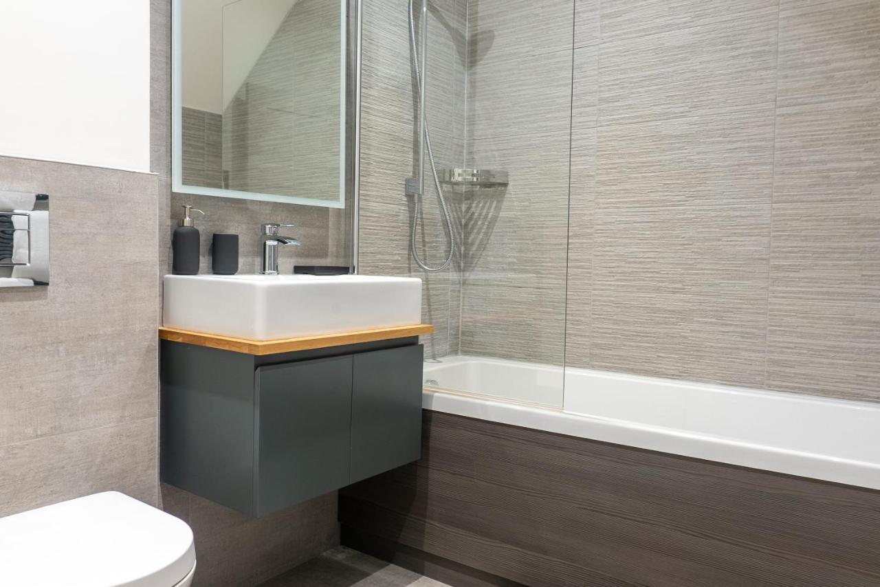 Spring Mount Huge Luxury Full Apartment- Harrogate Centre-Two Extremely Comfy Kingsize Bedrooms-Fully Equipped Modern Kitchen-Cosy Living Room With Huge Tv Luaran gambar